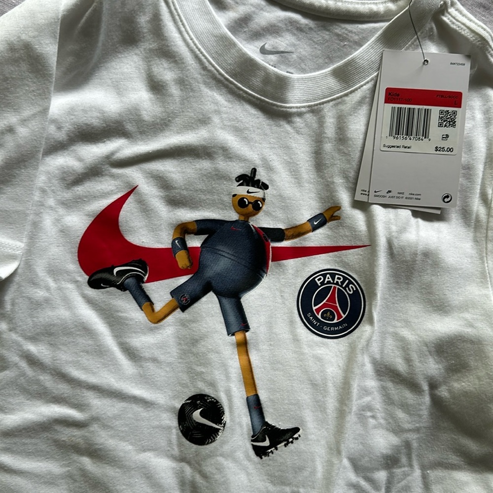 Nike BNWT Soccer Teeshirt for child - size large